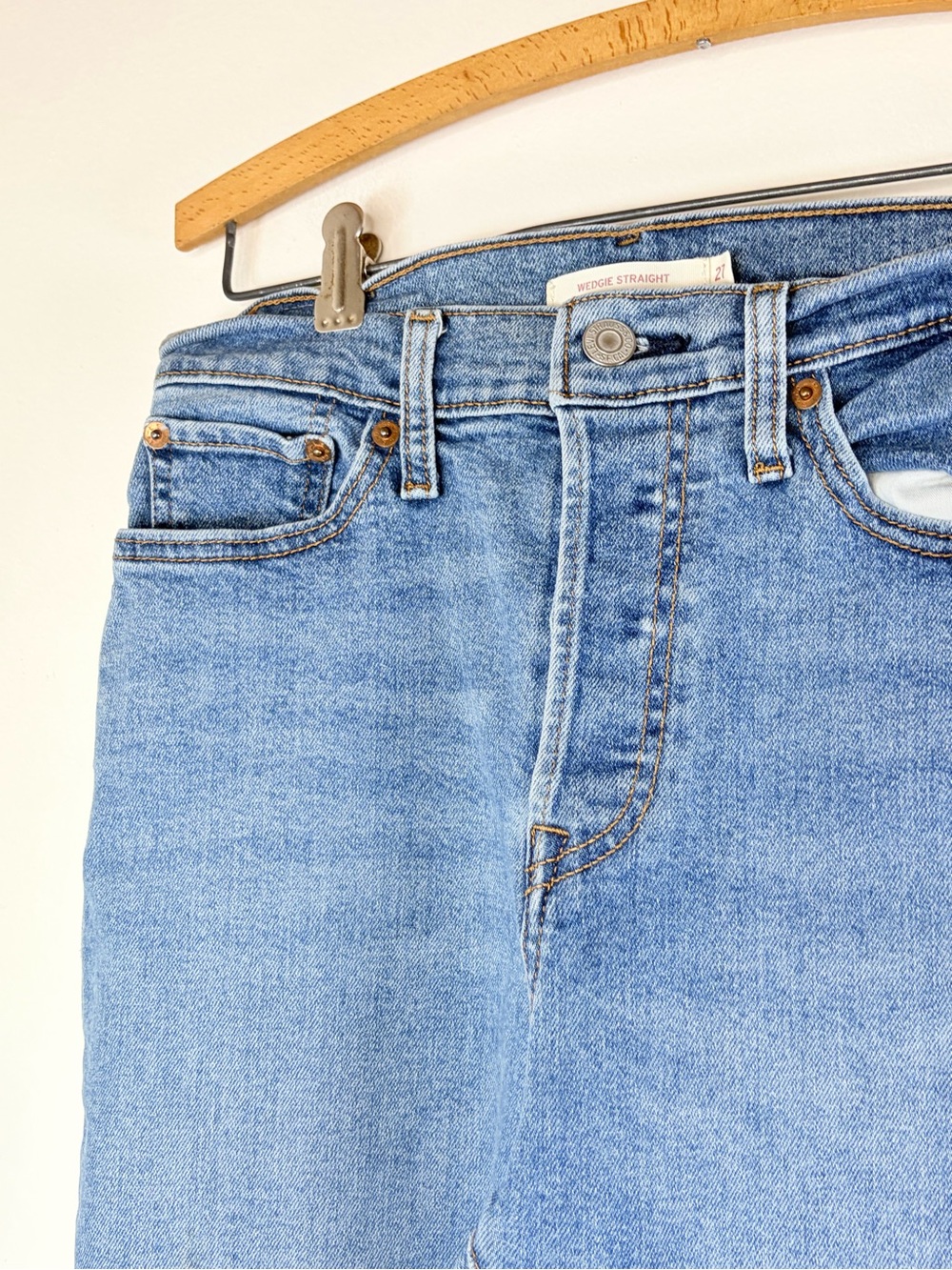 Levi’s Wedgie Straight Button Fly Jeans - Picture 5 of 9